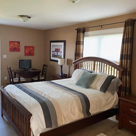 Rocky Harbour Oceanfront Villa Exterior photo