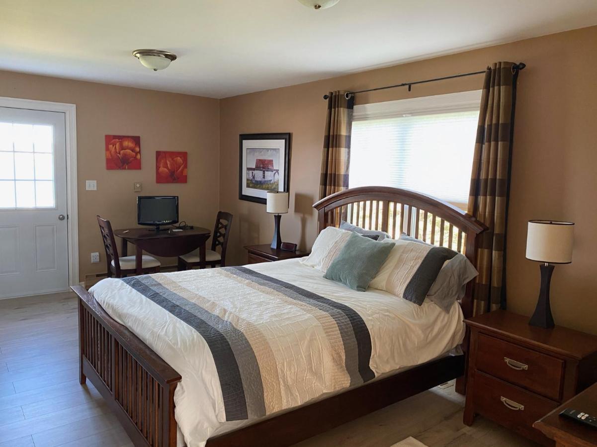 Rocky Harbour Oceanfront Villa Exterior photo