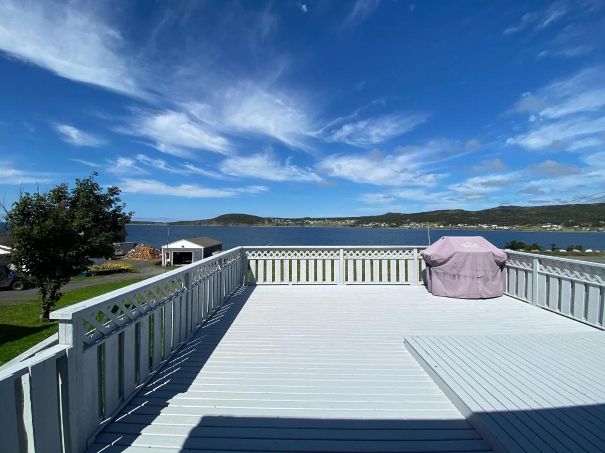 Rocky Harbour Oceanfront Villa Exterior photo